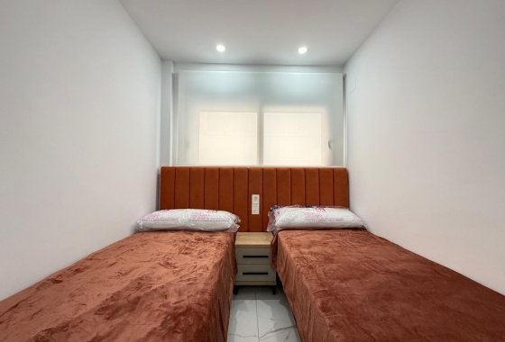 Resale - Apartment / flat - Torrevieja - Estacion De Autobuses
