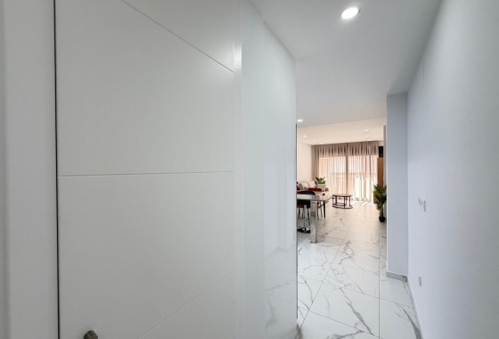 Resale - Apartment / flat - Torrevieja - Estacion De Autobuses