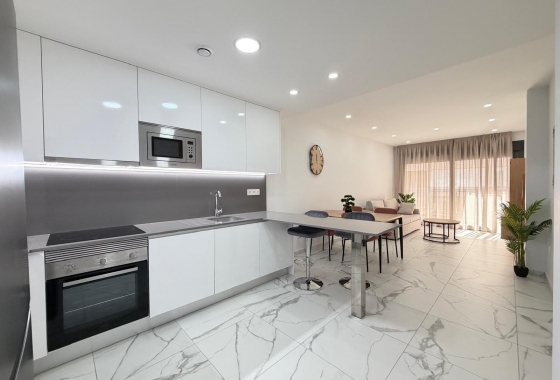 Resale - Apartment / flat - Torrevieja - Estacion De Autobuses