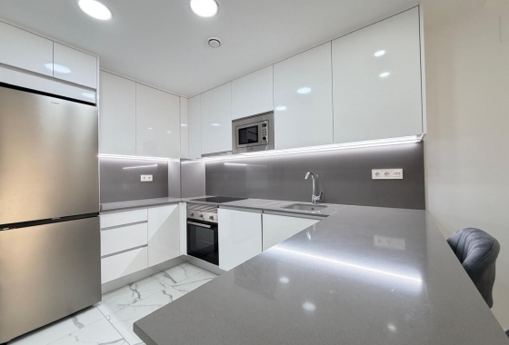Resale - Apartment / flat - Torrevieja - Estacion De Autobuses
