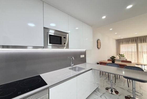 Resale - Apartment / flat - Torrevieja - Estacion De Autobuses