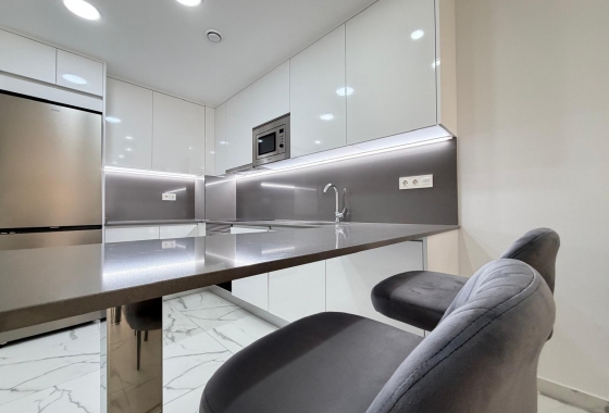 Resale - Apartment / flat - Torrevieja - Estacion De Autobuses