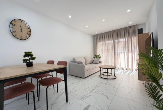 Resale - Apartment / flat - Torrevieja - Estacion De Autobuses