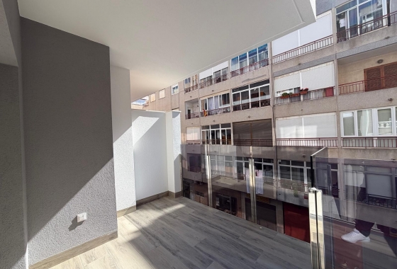 Resale - Apartment / flat - Torrevieja - Estacion De Autobuses