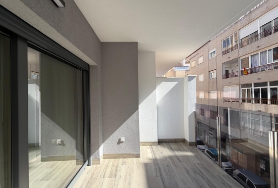 Resale - Apartment / flat - Torrevieja - Estacion De Autobuses