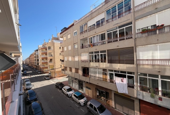 Resale - Apartment / flat - Torrevieja - Estacion De Autobuses
