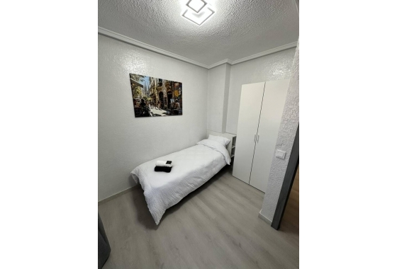 Resale - Apartment / flat - Torrevieja - Centro