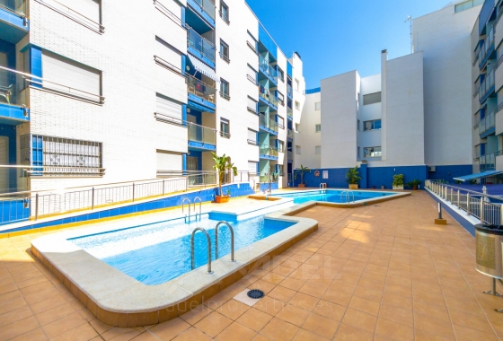 Resale - Apartment / flat - Torrevieja - Playa de los Locos