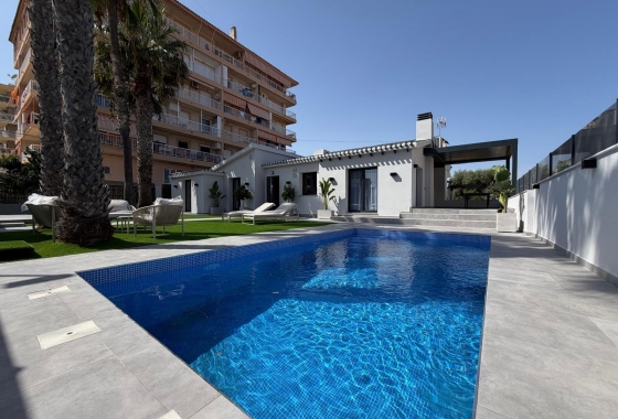 Resale - Villa - Torrevieja - Punta Prima