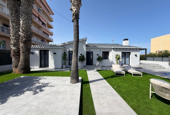 Resale - Villa - Torrevieja - Punta Prima