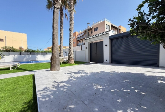 Resale - Villa - Torrevieja - Punta Prima