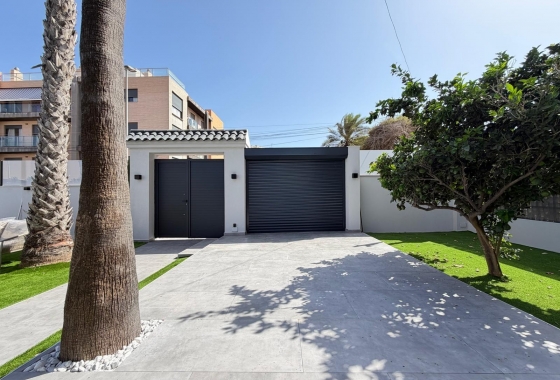 Resale - Villa - Torrevieja - Punta Prima