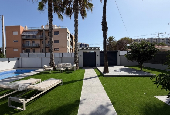 Resale - Villa - Torrevieja - Punta Prima