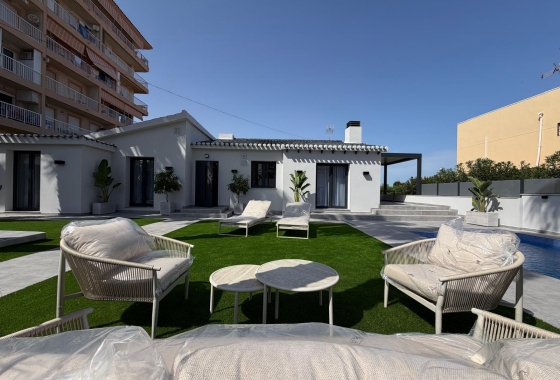 Resale - Villa - Torrevieja - Punta Prima