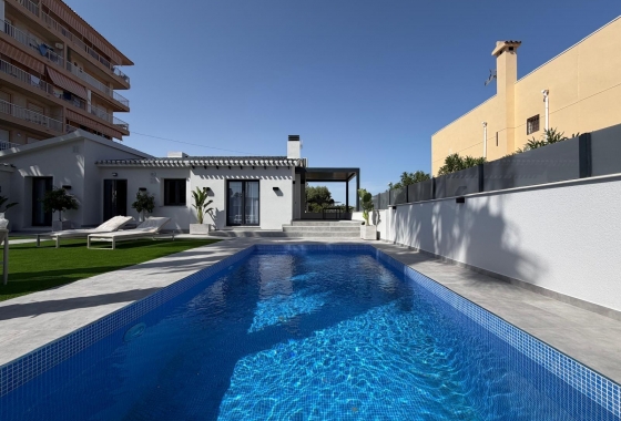 Resale - Villa - Torrevieja - Punta Prima