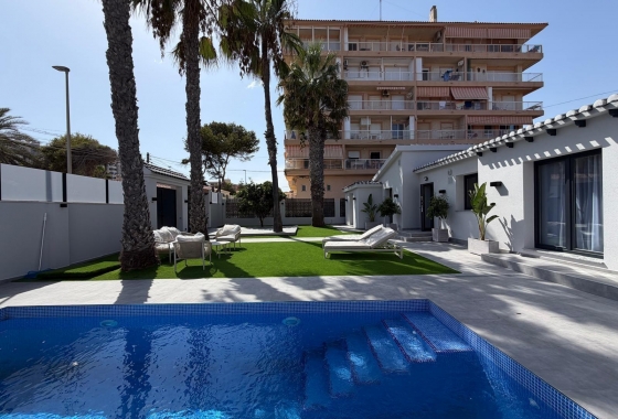 Resale - Villa - Torrevieja - Punta Prima