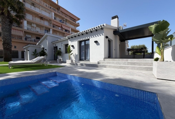 Resale - Villa - Torrevieja - Punta Prima