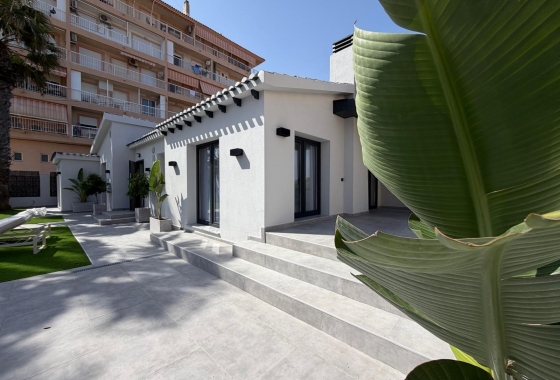 Resale - Villa - Torrevieja - Punta Prima