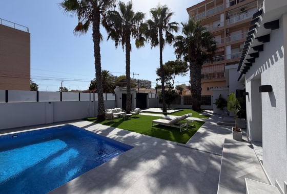 Resale - Villa - Torrevieja - Punta Prima