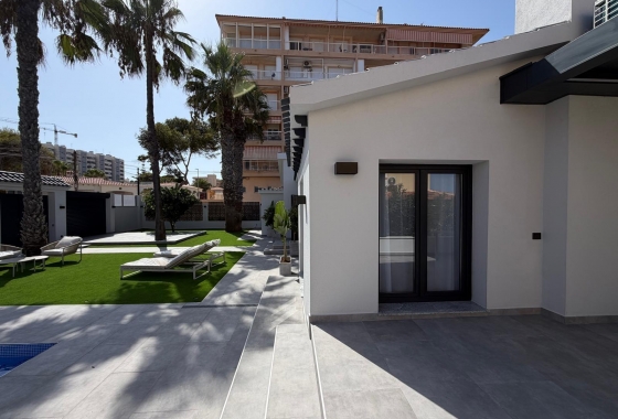 Resale - Villa - Torrevieja - Punta Prima