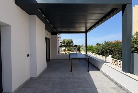 Resale - Villa - Torrevieja - Punta Prima