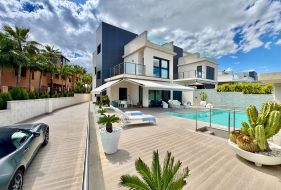Resale - Villa - San Miguel de Salinas - Bellavista