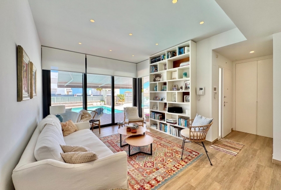 Resale - Villa - San Miguel de Salinas - Bellavista