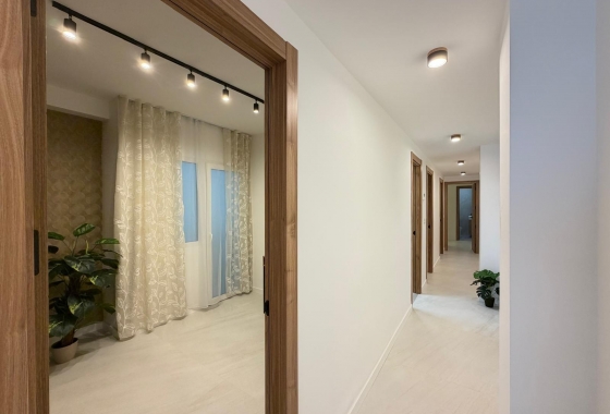 Resale - Apartment / flat - Torrevieja - Playa del Cura