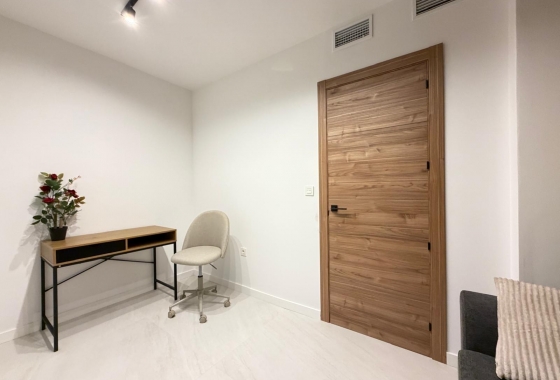 Resale - Apartment / flat - Torrevieja - Playa del Cura
