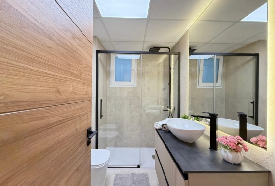 Resale - Apartment / flat - Torrevieja - Playa del Cura