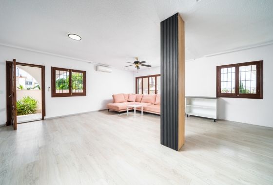 Resale - Villa - Torrevieja - Los Balcones