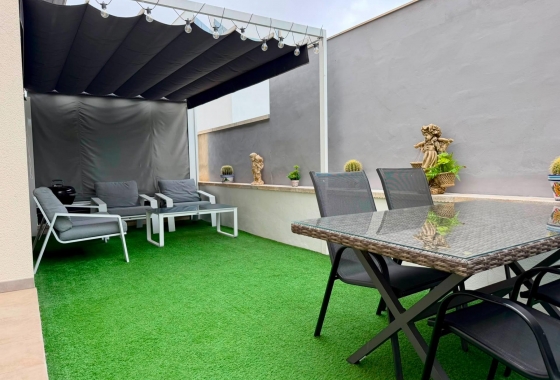 Resale - Apartment / flat - Torrevieja - aguas nuevas