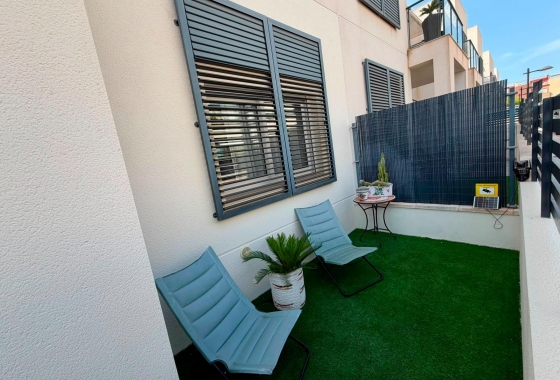 Resale - Apartment / flat - Torrevieja - aguas nuevas