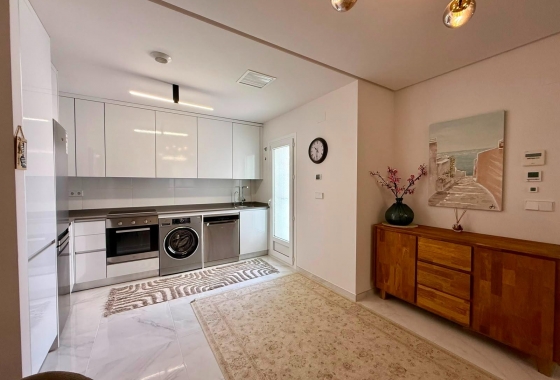 Resale - Apartment / flat - Torrevieja - aguas nuevas