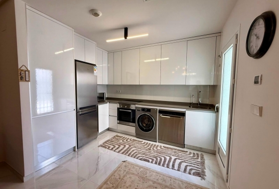 Resale - Apartment / flat - Torrevieja - aguas nuevas