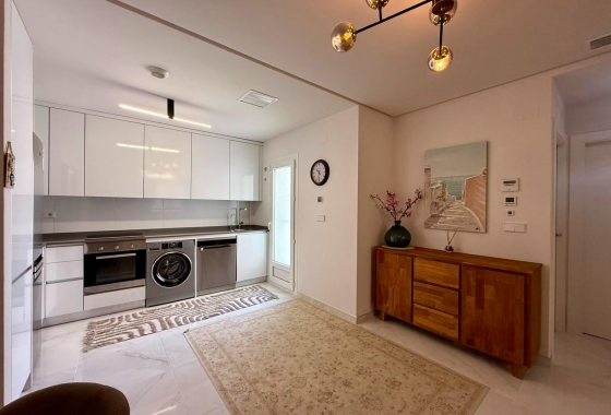 Resale - Apartment / flat - Torrevieja - aguas nuevas