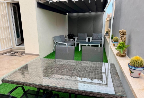 Resale - Apartment / flat - Torrevieja - aguas nuevas