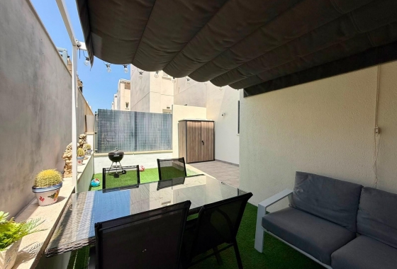 Resale - Apartment / flat - Torrevieja - aguas nuevas