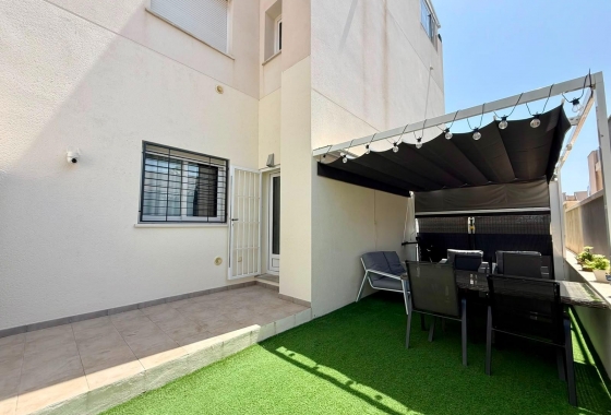Resale - Apartment / flat - Torrevieja - aguas nuevas