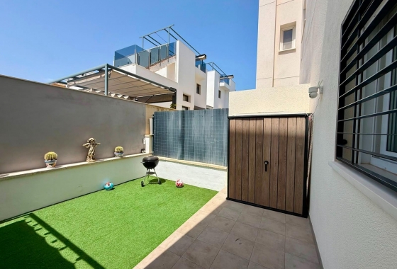 Resale - Apartment / flat - Torrevieja - aguas nuevas