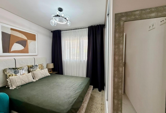 Resale - Apartment / flat - Torrevieja - aguas nuevas
