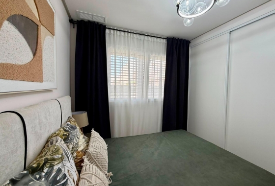 Resale - Apartment / flat - Torrevieja - aguas nuevas
