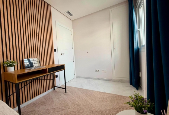 Resale - Apartment / flat - Torrevieja - aguas nuevas