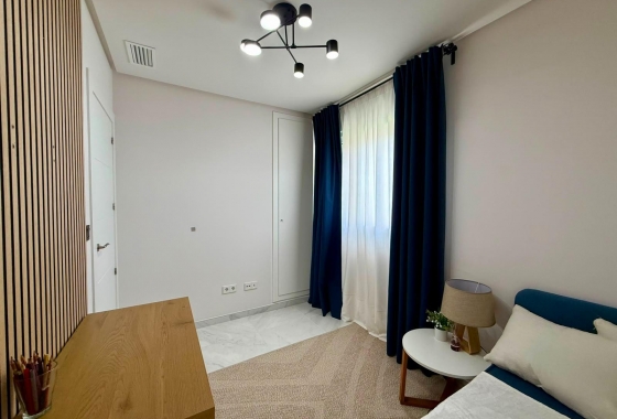 Resale - Apartment / flat - Torrevieja - aguas nuevas