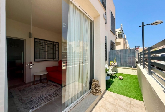 Resale - Apartment / flat - Torrevieja - aguas nuevas