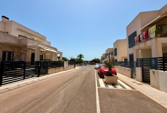 Resale - Apartment / flat - Torrevieja - aguas nuevas
