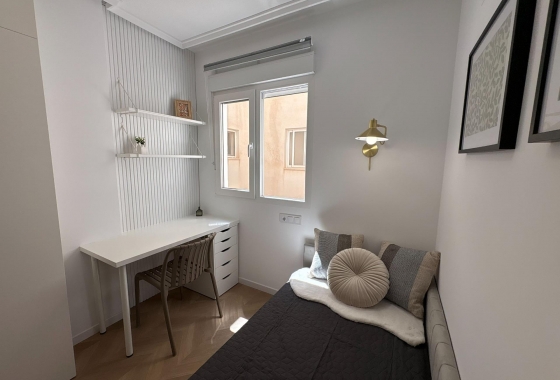 Resale - Apartment / flat - Torrevieja - Playa del Cura