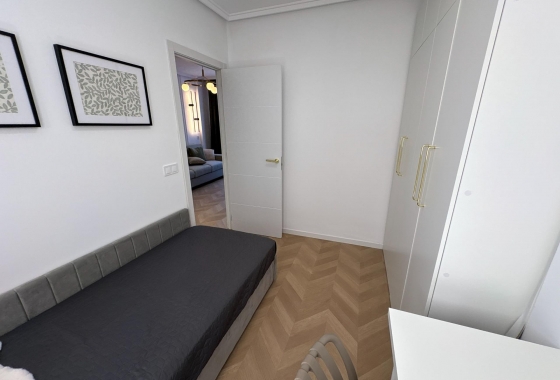 Resale - Apartment / flat - Torrevieja - Playa del Cura