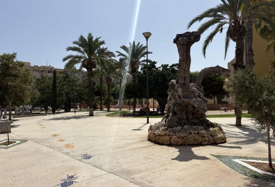 Resale - Apartment / flat - Torrevieja - Playa del Cura