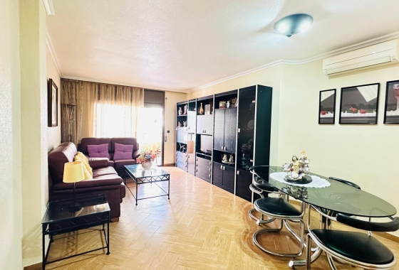 Resale - Apartment / flat - Torrevieja - Centro